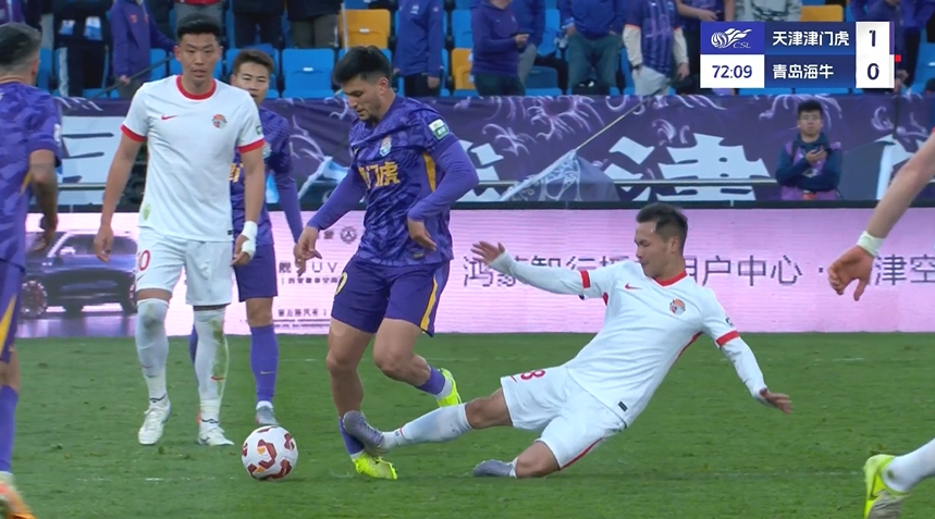 海牛單場兩直紅！林創(chuàng)益亮鞋底飛鏟薩爾瓦多，VAR改判出示直紅！