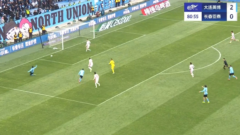 遍地機(jī)會(huì)??！吳亞軻出球送禮，馬萊萊斷球打空門踢偏！