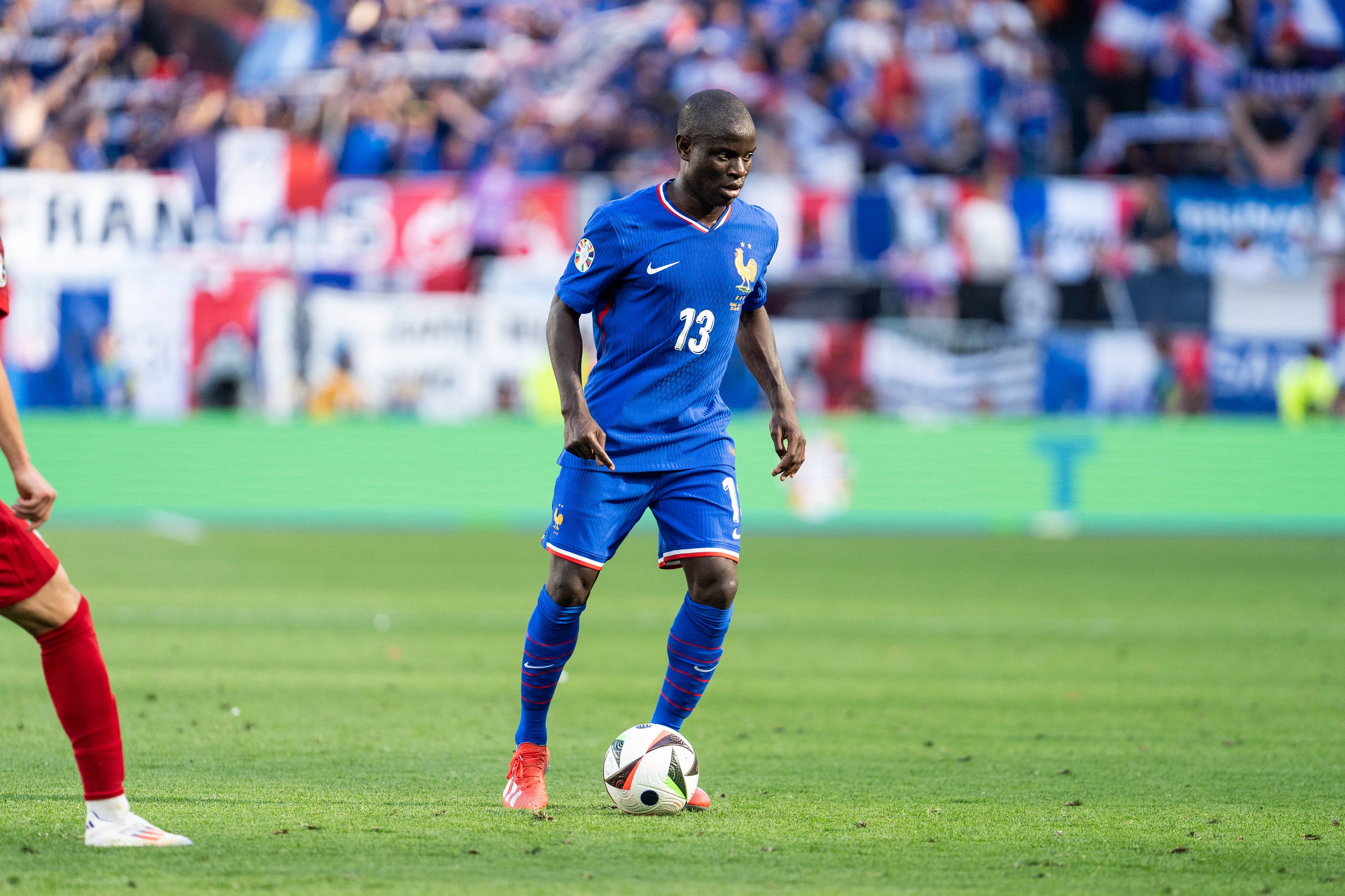 詹俊祝?？蔡兀鹤钕矚g的后腰，不僅因表現(xiàn)還因他謙遜的品格與善良