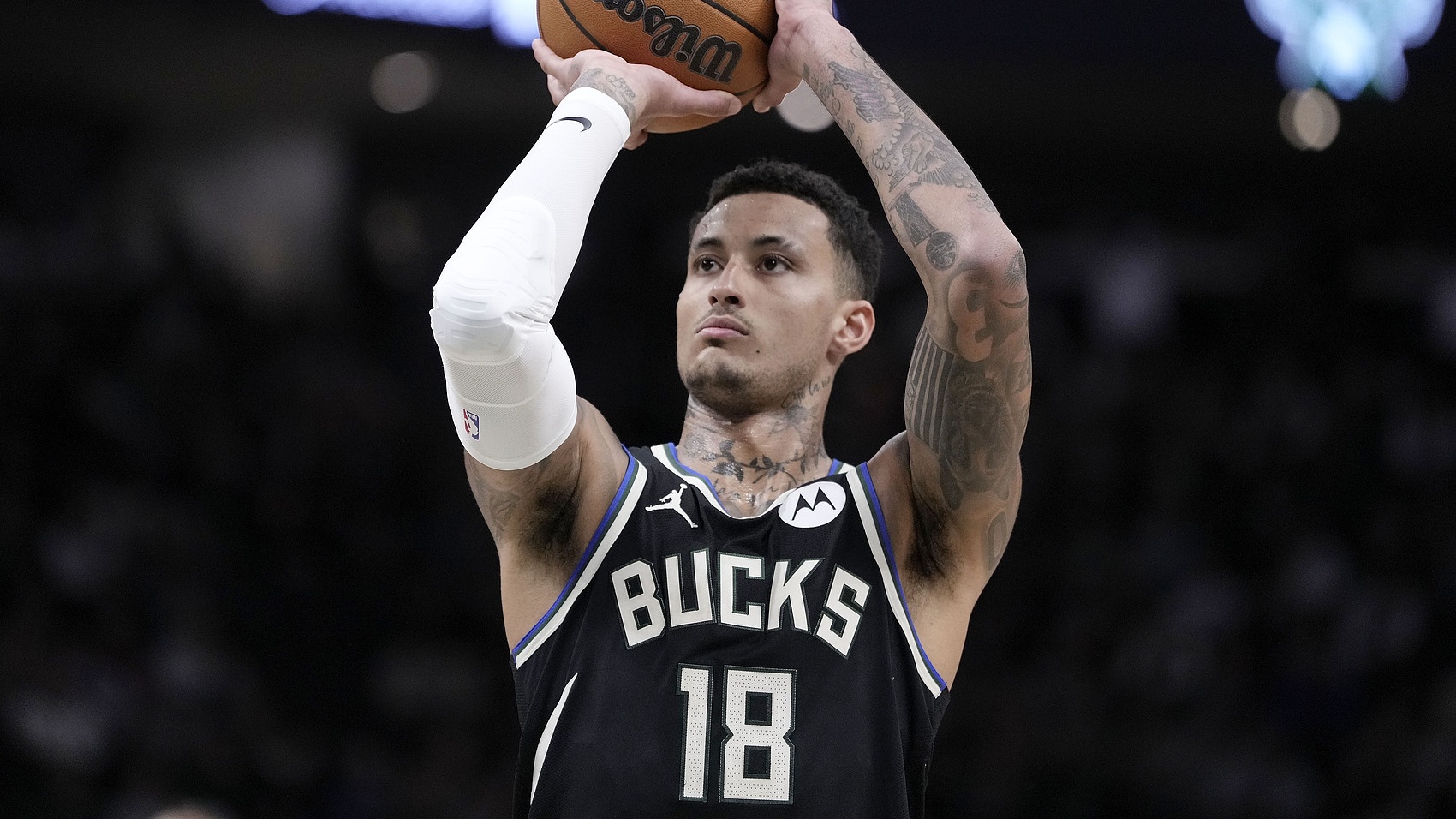 優(yōu)質(zhì)戰(zhàn)力！庫茲馬加盟雄鹿后8勝3負 與字母哥共同出戰(zhàn)時6勝1負