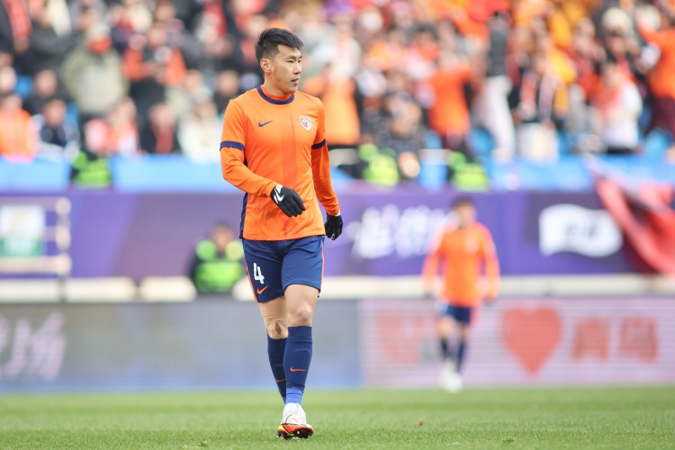 下一輪還怎么踢？青島海牛一場比賽折損3名主力，1人傷退+2人紅牌