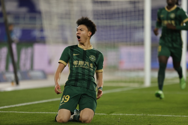 媒體人：王鈺棟技術(shù)特點(diǎn)適合在德國，單純?yōu)槿\(yùn)會(huì)放棄留洋很可惜